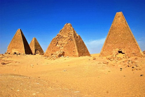 Остроконечные пирамиды в Судане..jpg