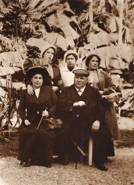 Бахрушины на отдыхе. Черное море, приблизительно 1907-12 годы.Фото любезно предоставлено К.В.Смирновой