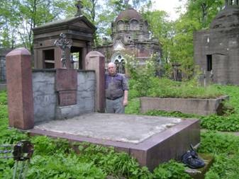 Кладбищенское кощунство Кладбищенское кощунство