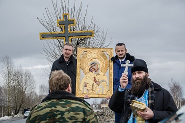 Крестный ход с иконой Божией Матери Феодоровская вокруг Ярославля